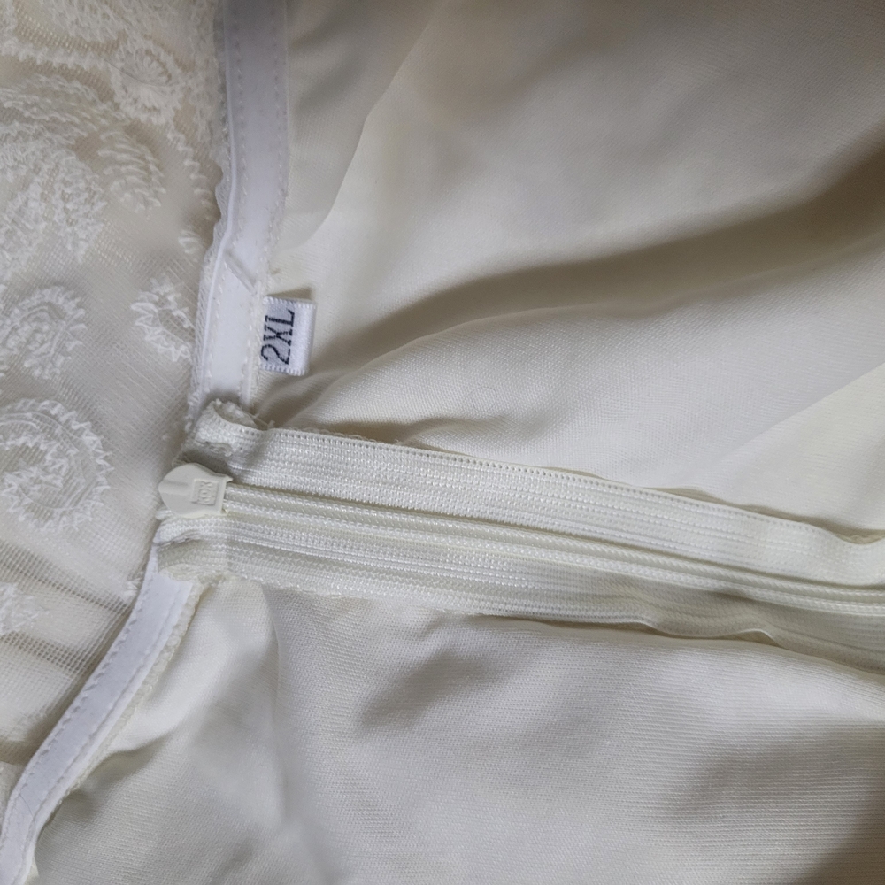Ivory Lace Wedding Dress - Picture 6 of 13
